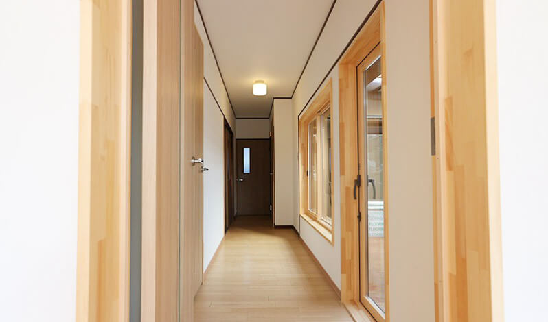 太陽の光溢れるリビングに生まれ変わった家