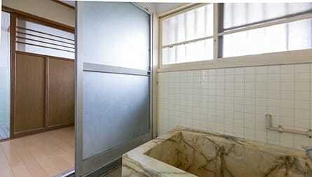 勾配屋根が魅力、和シックなコンパクトモデルハウス