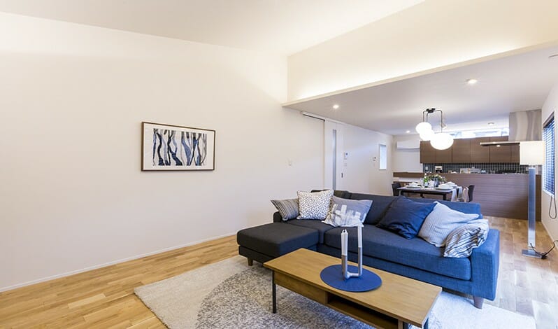 勾配屋根が魅力、和シックなコンパクトモデルハウス