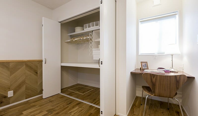 勾配屋根が魅力、和シックなコンパクトモデルハウス