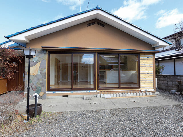 太陽の光溢れるリビングに生まれ変わった家