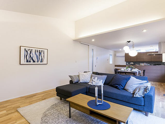 勾配屋根が魅力、和シックなコンパクトモデルハウス